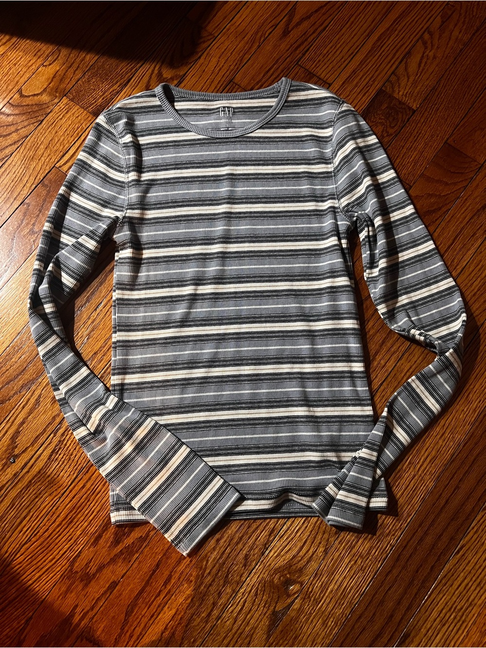 Gap LongSleeve - Picture 2 of 4
